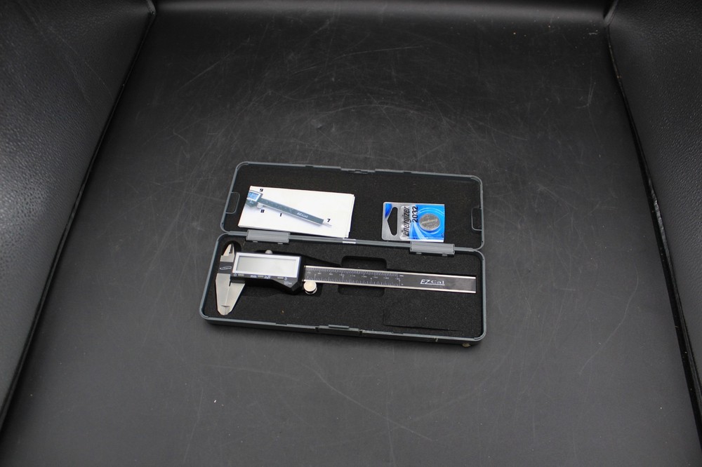 iGaging EZ Cal Digital Caliper 6 Inch LCD Screen Electronic Measuring Tool