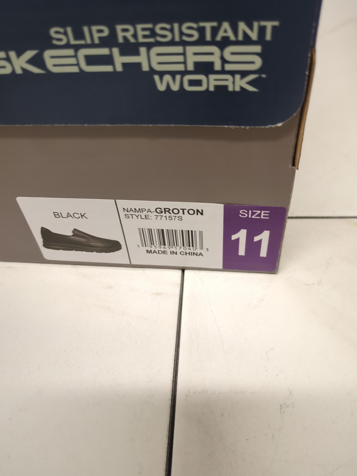 B5 Skechers Mens Size 11- Memory Foam Slip Resistant Work Shoes- Black