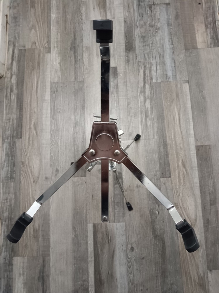 Snare drum stand. Light-medium duty. Excellent condition.