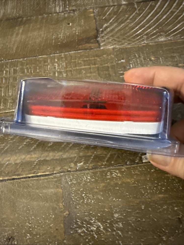 Optronics MC32RS Surface Mount Maker/Clearance Light with Reflex, Red