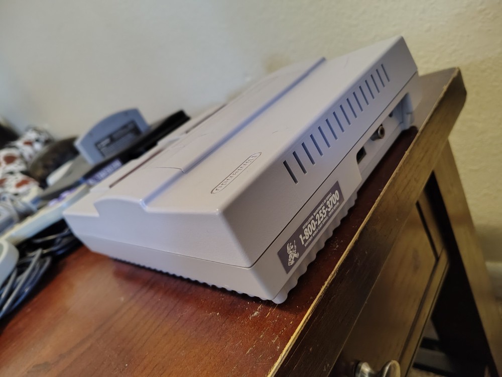 Nintendo SNS-001 Super NES Console Bundle w/ 4 Controllers, AV Cable, Adapter