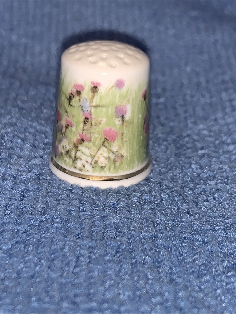 AVONVALE CHINA THIMBLE COLLECTION - FOX IN THE GRASS