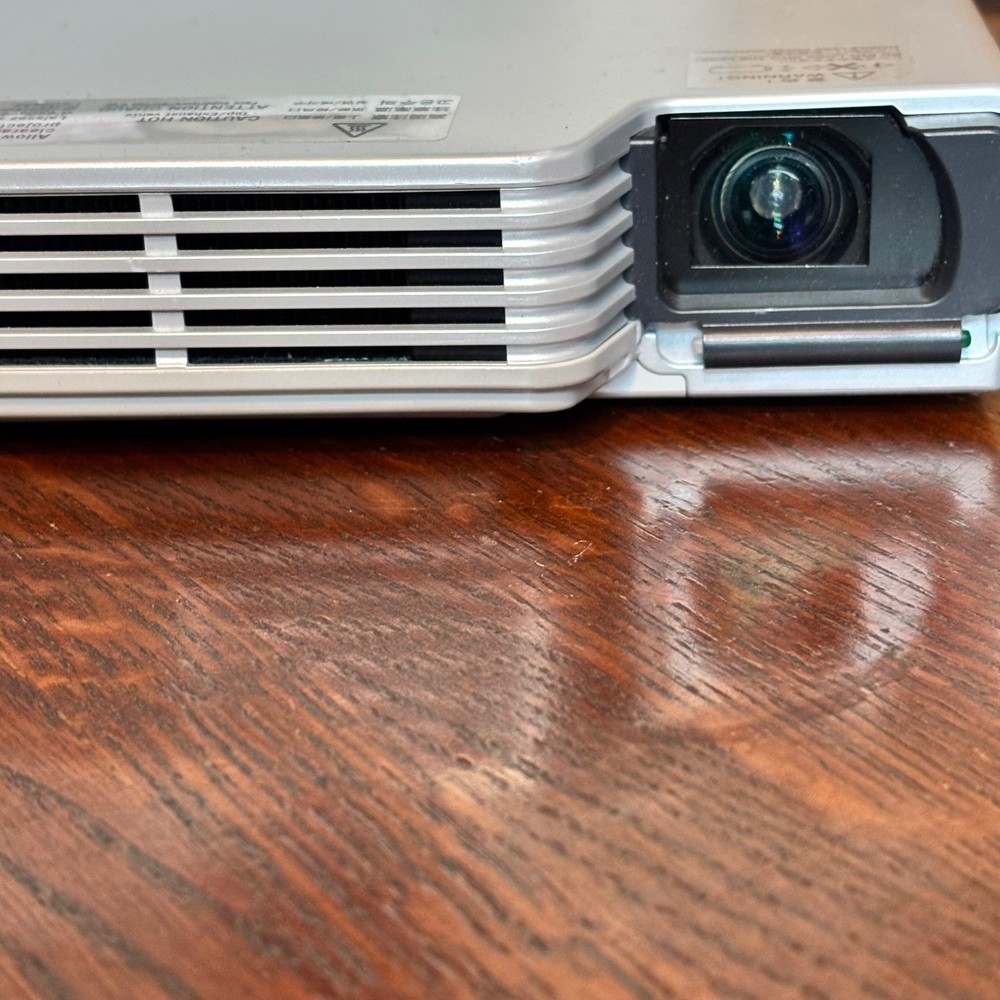Casio XJ-S33 DLP Data Projector -Not Tested