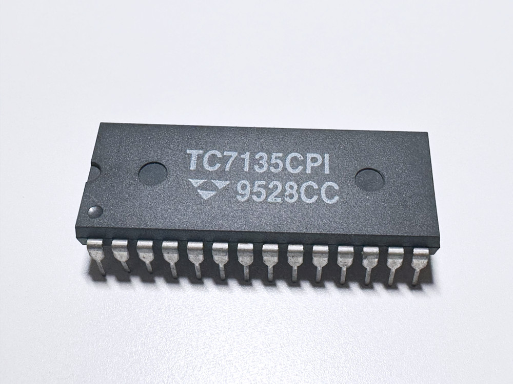 TC7135CPI TelCom 4½-Digit A/D Converter Multiplexed BCD Outputs DIP-28