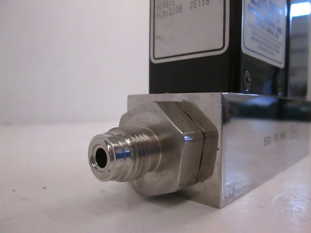Unit UFC-2020 Mass Flow Controller, O2, 15 SLM, 1/4" MVCR, Used