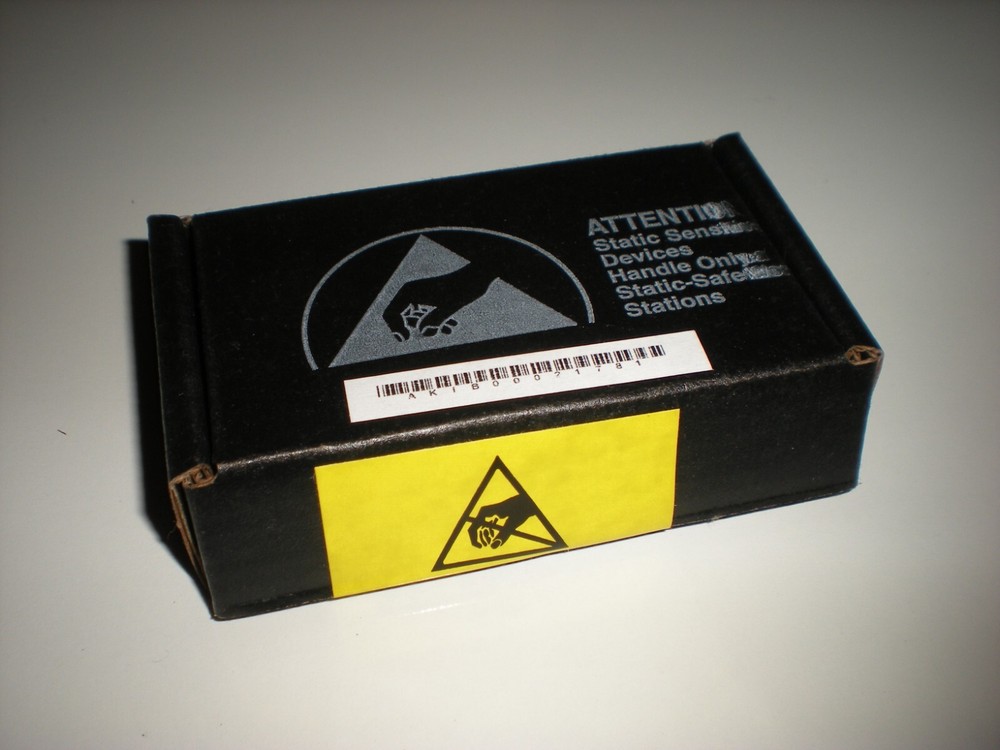 MOS 8564R4 Composite NTSC (not PAL) 40 column Commodore 128 video chip. 8564 R4