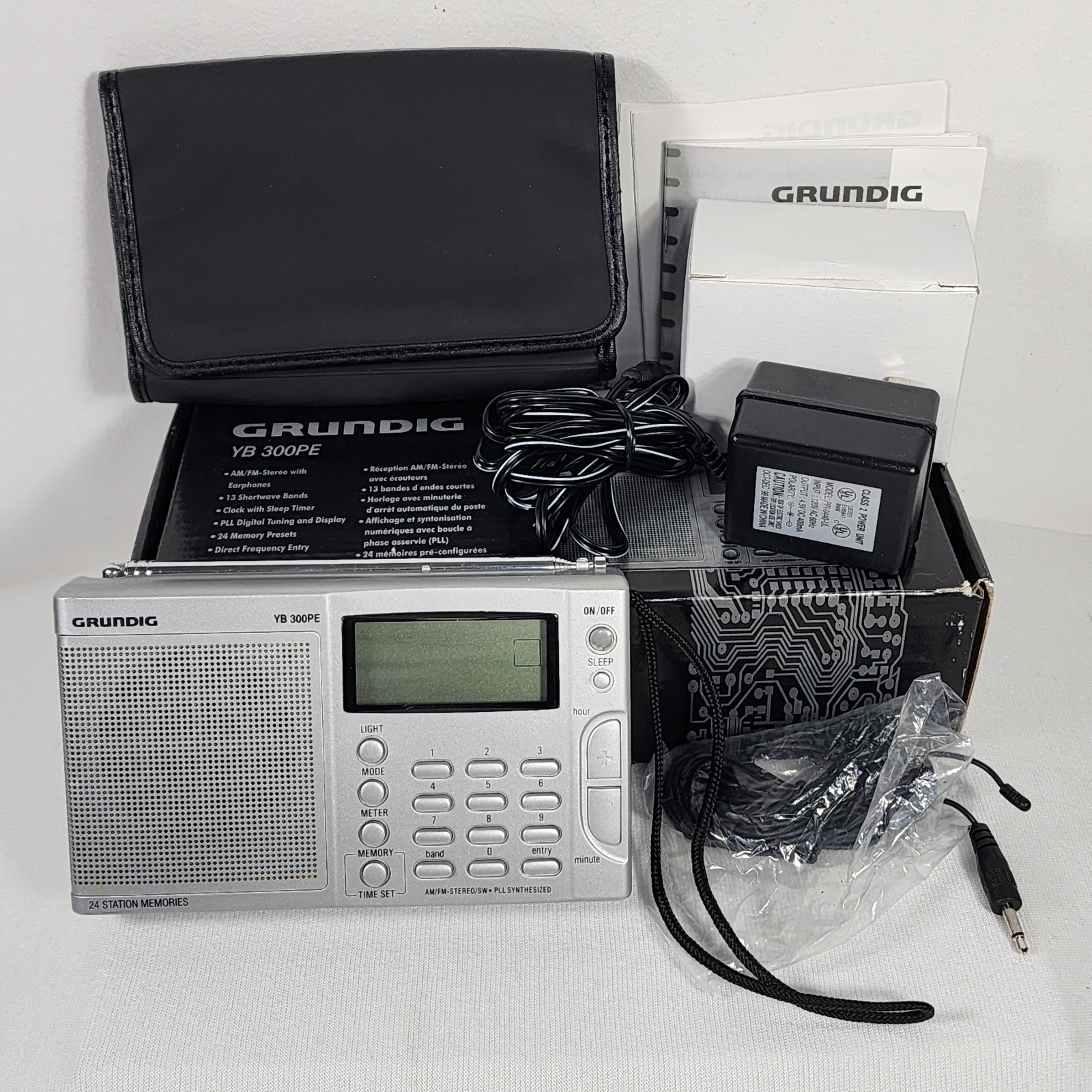 Grundig YB 300PE AM/FM 13 Band SW Shortwave Radio Works