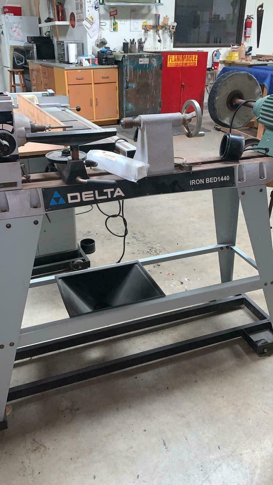 Delta Mid-Sized Lathe - Wood -