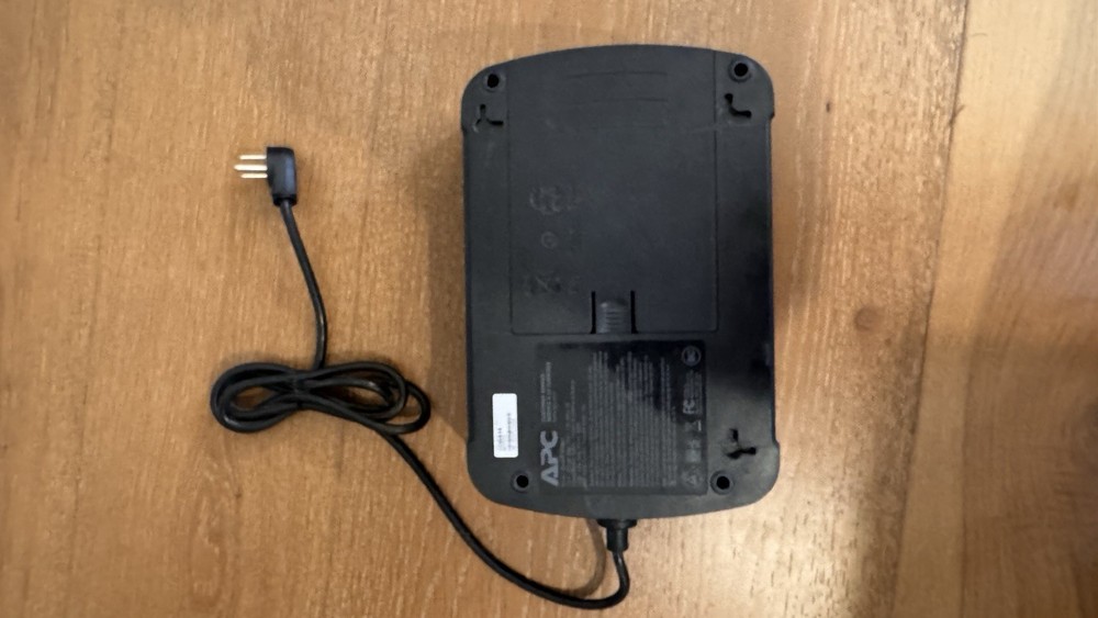 APC Back-UPS 550 BE500G Surge Protector Battery Backup Used