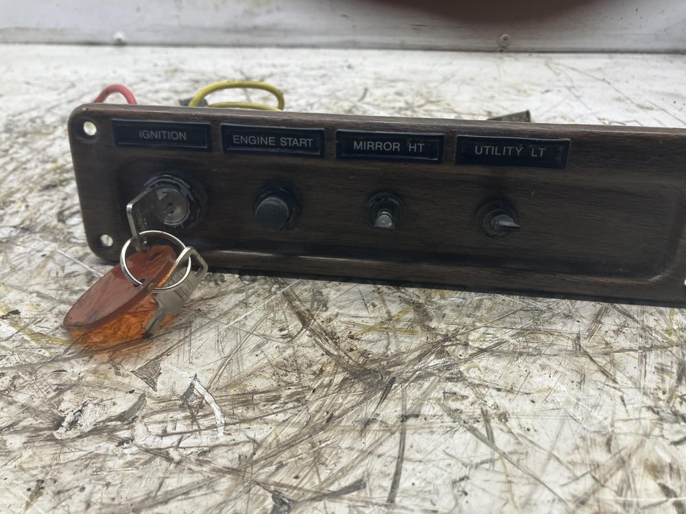 1988-2004 Freightliner FLD112 IGNITION Dash Panel - Used