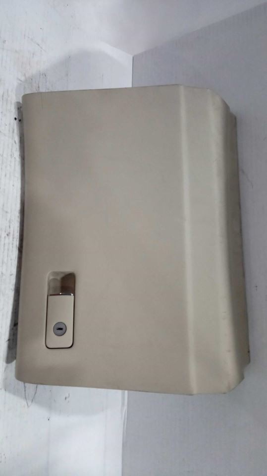 Q70       2015 Glove Box 538582