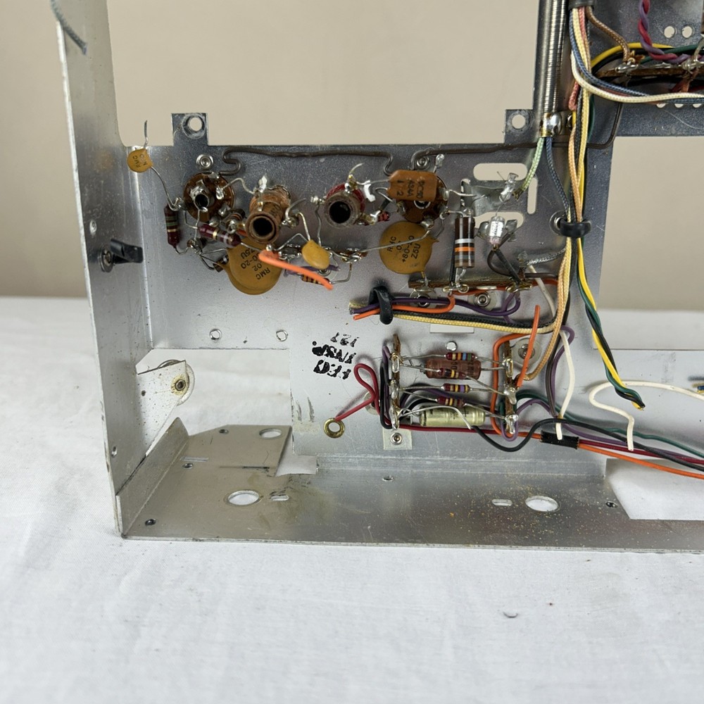 Fisher R-200 Chassis