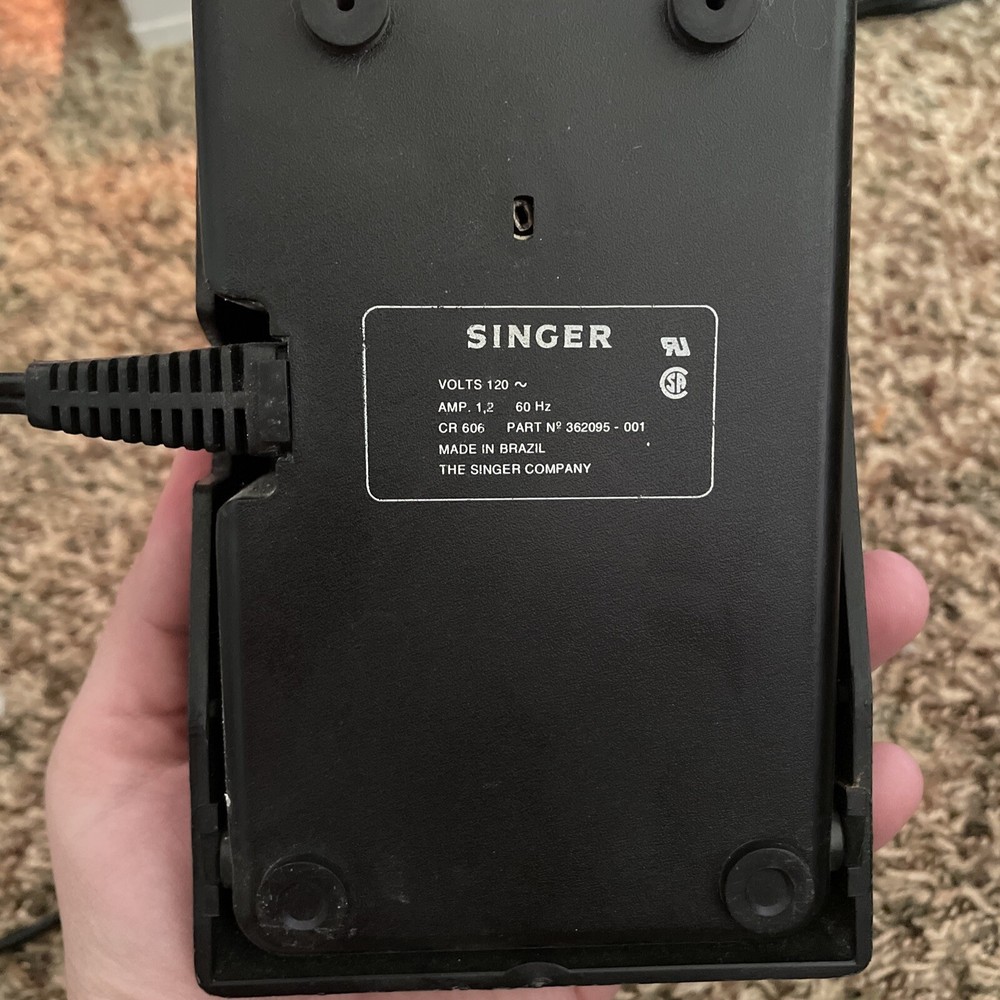 Singer Sewing Machine model 2517C with pedal 130V Tested does work!