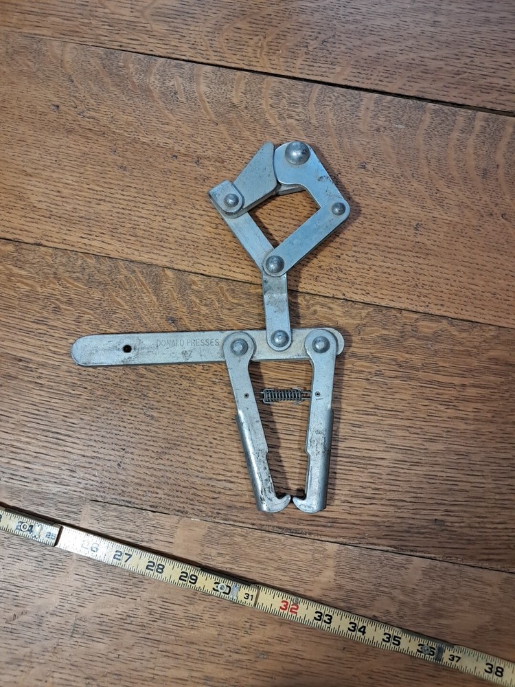 Donald Presses Nz WIRE GRIP” Os140