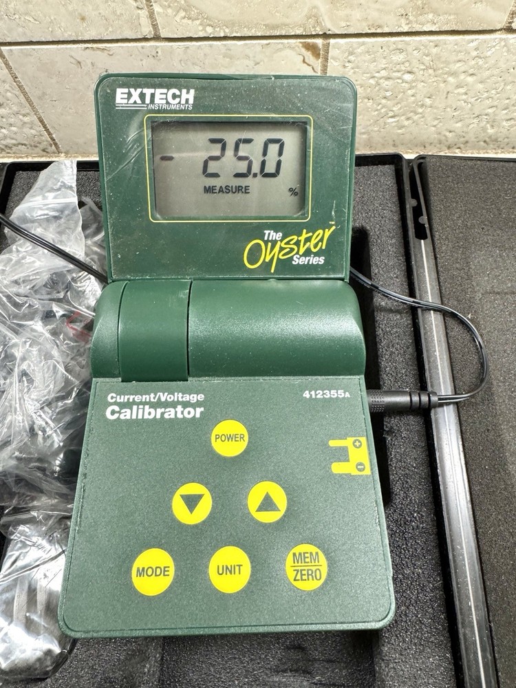 Extech oyster series 412355A Current/Voltage Calibrator Excellent