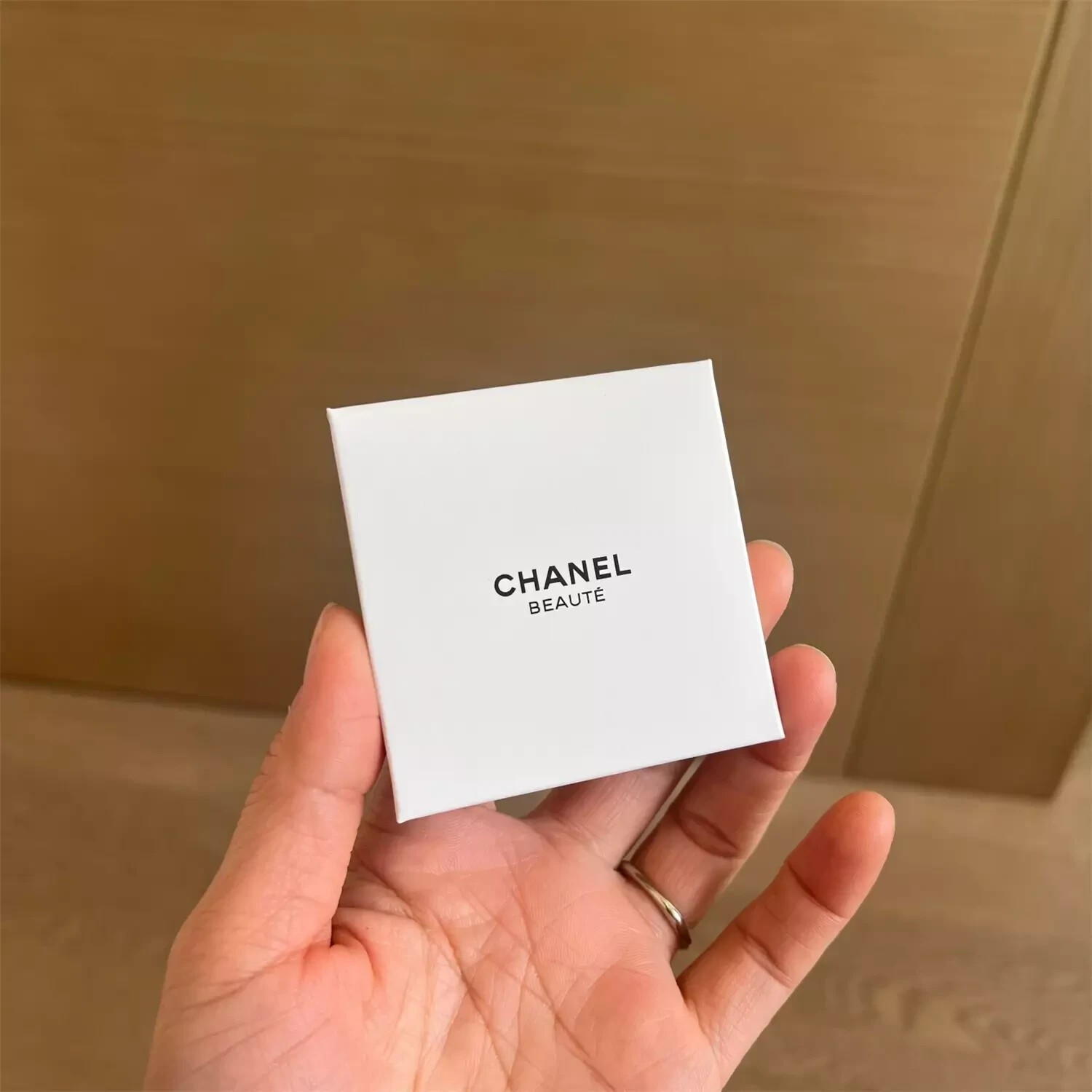 CHANEL Beauty Beaute Gold Phone Finger Ring Holder VIP Gift Accessory New