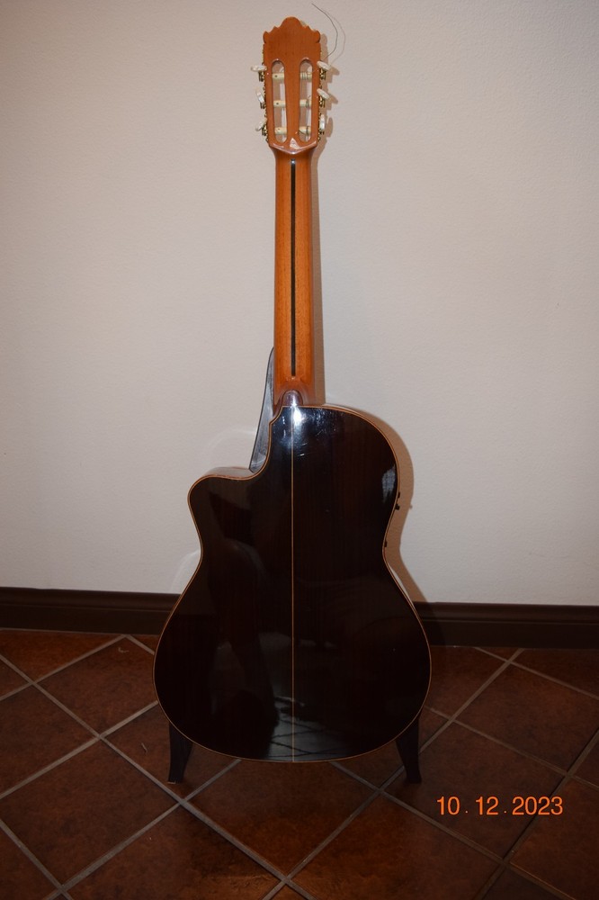 Ramirez 2CWE Classical Guitar