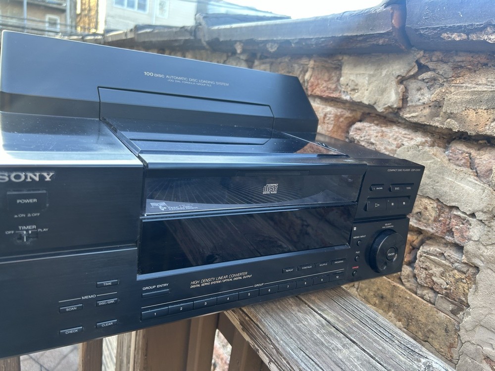 Sony 100 Disc CD Player Automatic Loading System CDP-CX151 Works Good. No Remote