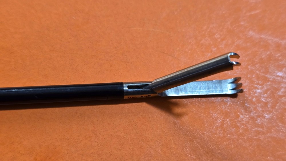 V. Mueller LA8236 Claw Grasping Forceps 5mm x 35cm Spring Handle