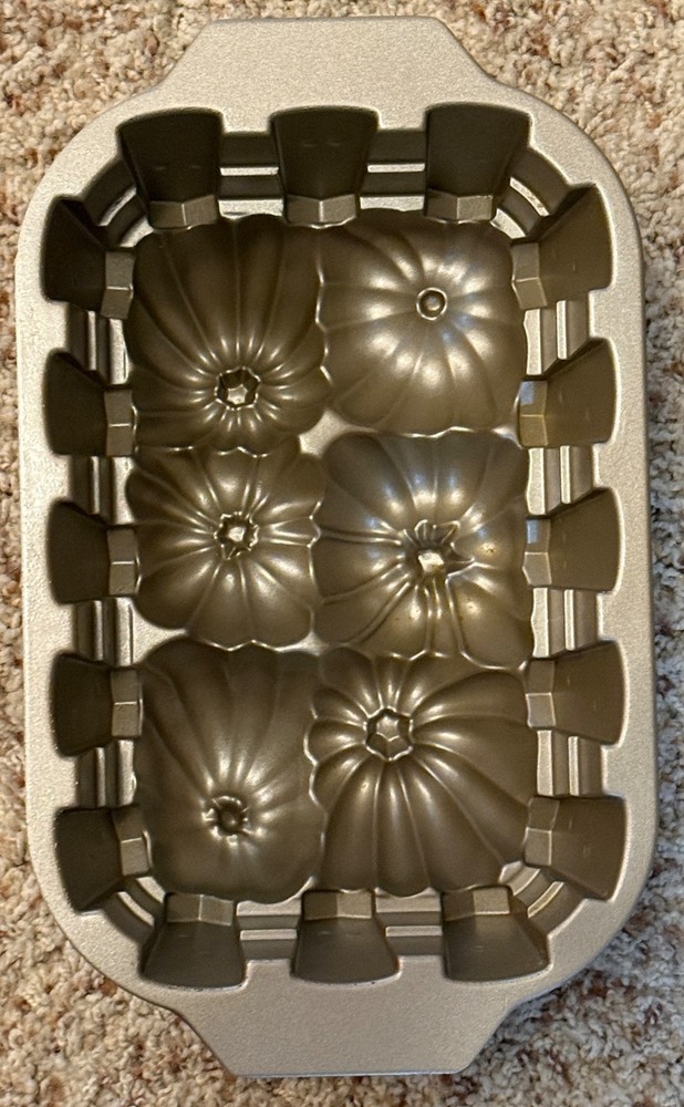 Nordic Ware Pumpkiin Harvest Loaf (6 Cups)