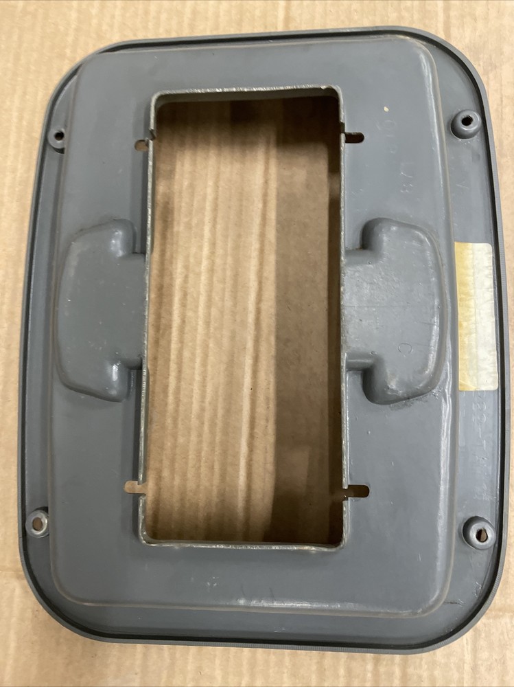 Peterbilt Cover-Ven Trim Used