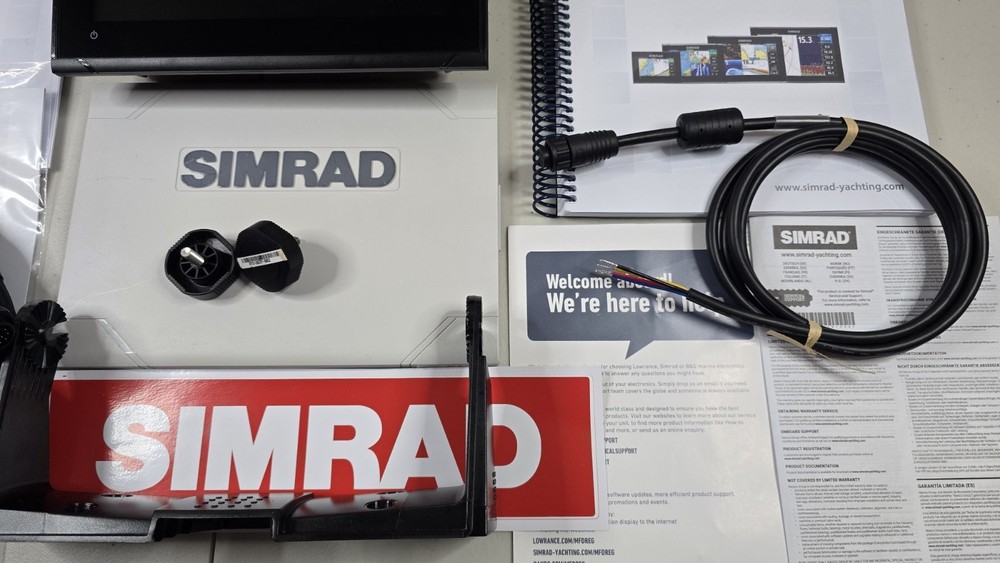 Simrad GO9 XSE Chartplotter Fishfinder w/ Active Imaging 3-in-1 Transducer_