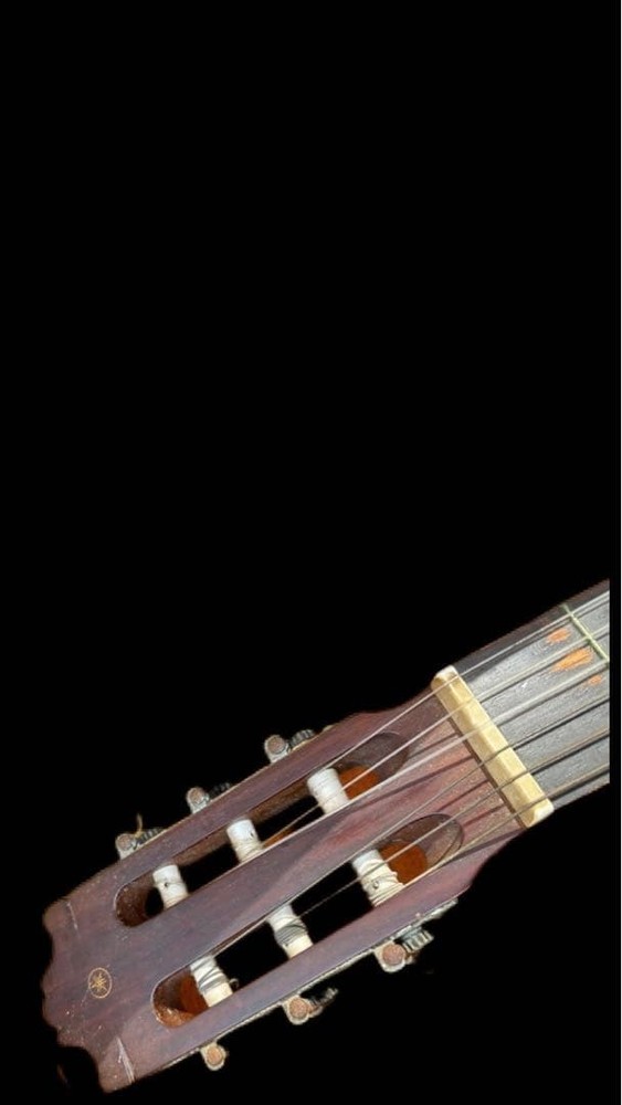 Yamaha Classical Guitar C- With Hard Case And Picks