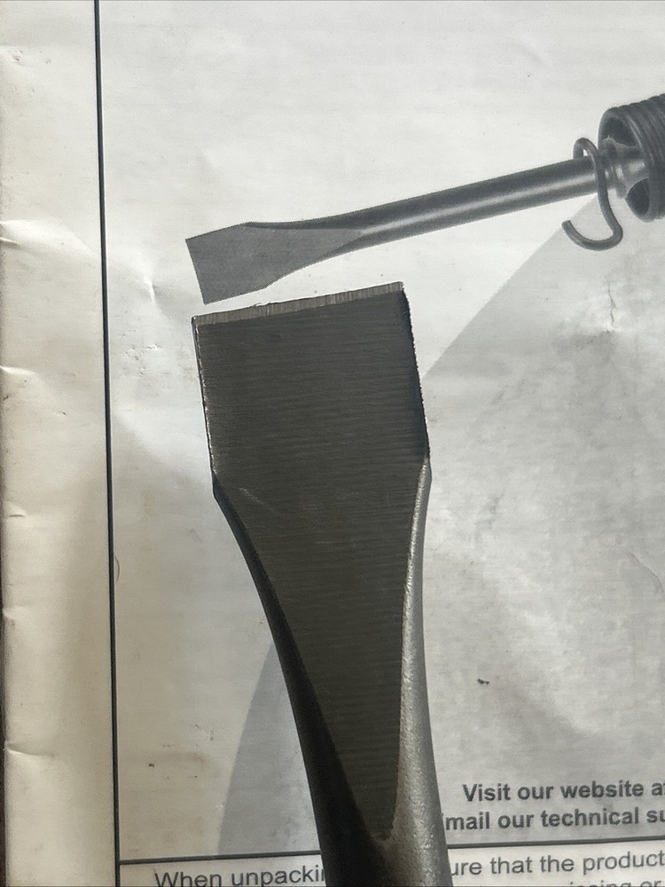 Central Pneumatic Medium Barrel Air Hammer With Chisel