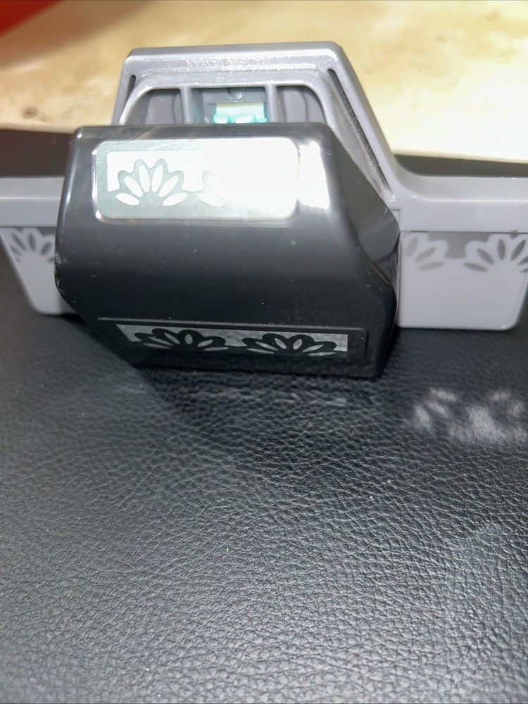 EK Success Flower Border Punch