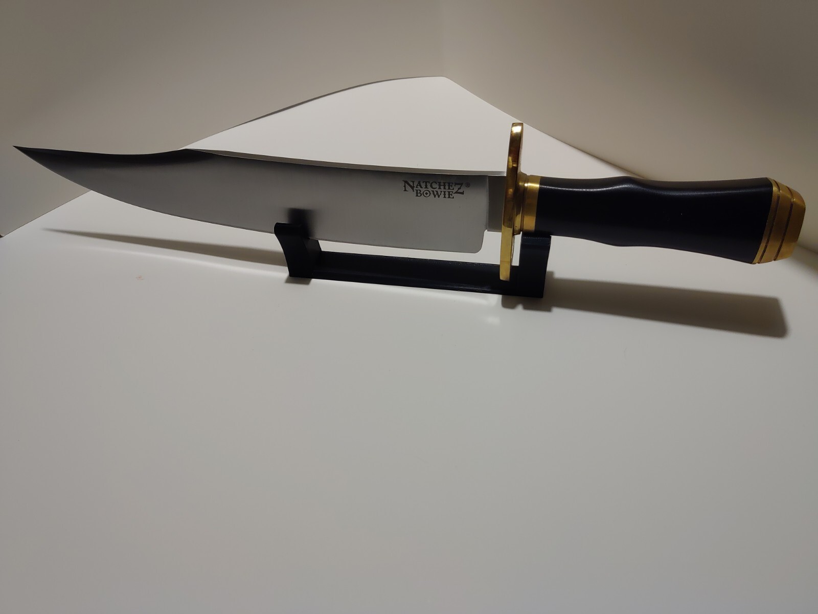 Universal knife display stand