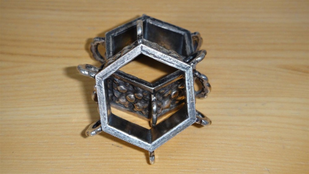 TWO ANTIQUE SILVER HEXAGONAL NAPKIN RINGS - 68 GRAMS