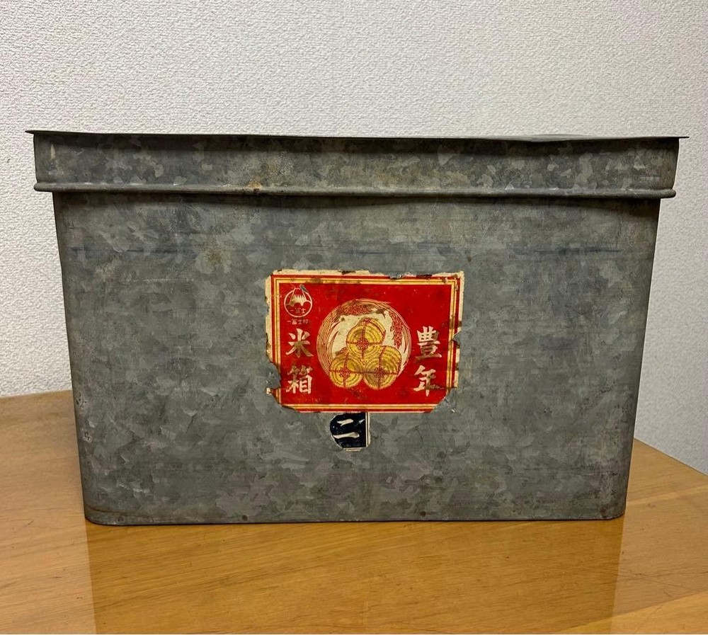 Tin can rice box retro