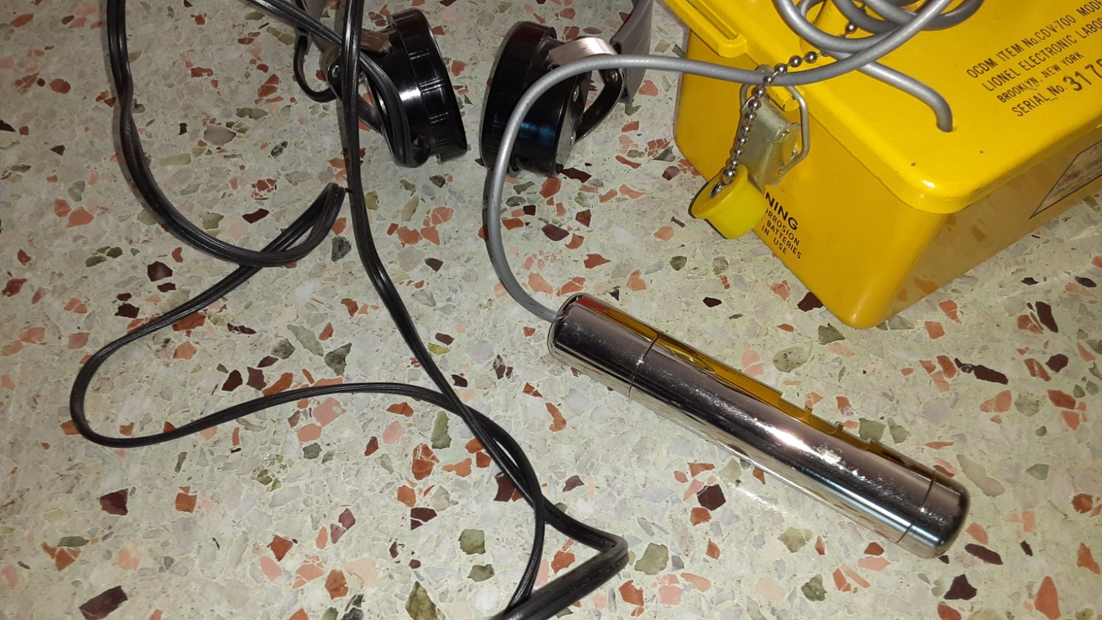 GEIGER COUNTER,, Item No. CDV-700,, model 6b, Lionel Electronic Lab, S/N 31755