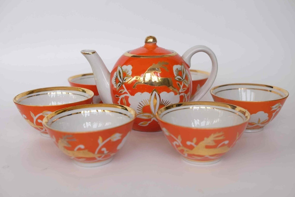 Vintage Soviet Porcelain Tea Set – Red & Gold Teapot with 6 Bowls USSR 1980