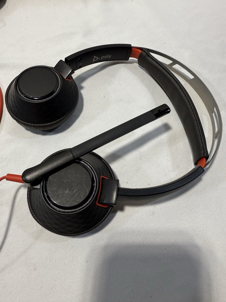 POLY Blackwire 5220 Stereo USB & 3.5mm Computer/Phone Headset w/Case