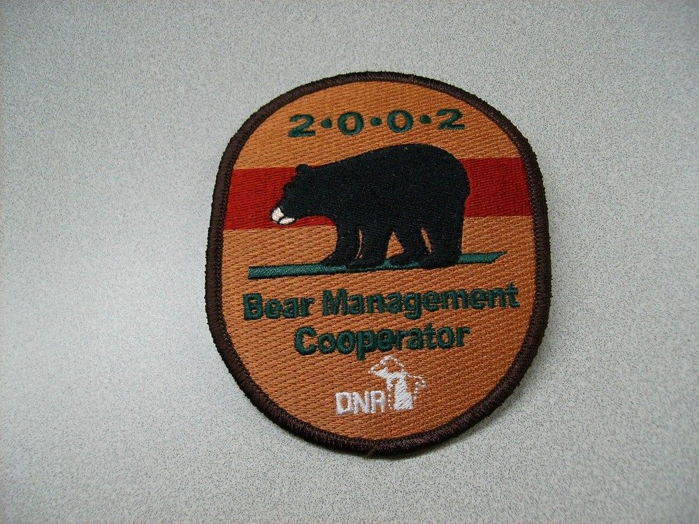 2002 MICHIGAN SUCCESSFUL DNR BEAR HUNTING PATCH - DEER - TURKEY - ELK