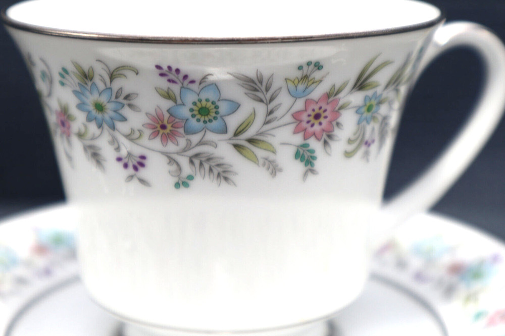 Noritake Dinnerware Blythe 2037 Pattern Cup & Saucer Set