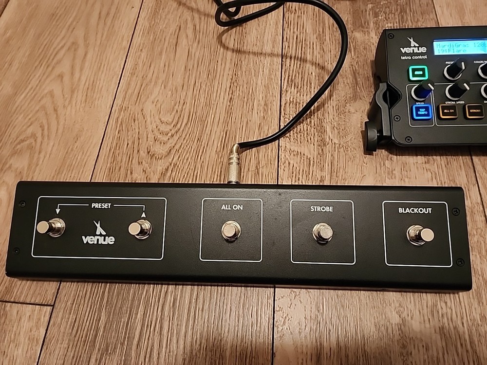 Venue Light Conductor Intuitive DMX Controller and Footswitch Black