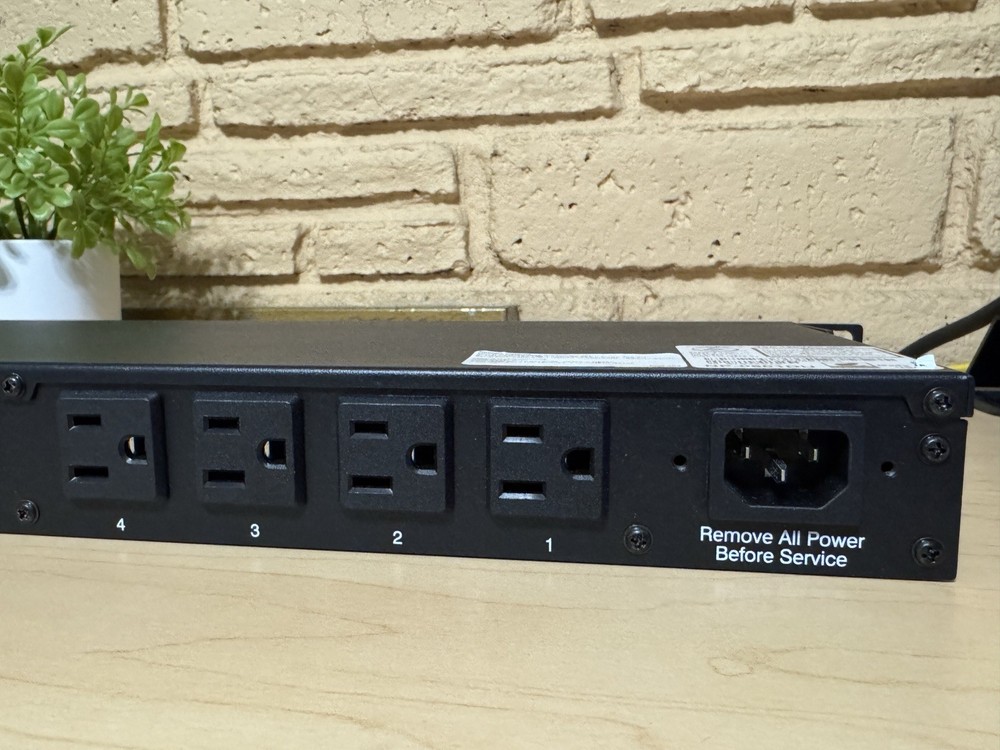 Netbooter Remote Power Management System 15Amp 8 Outlets Synaccess NP0801-DU