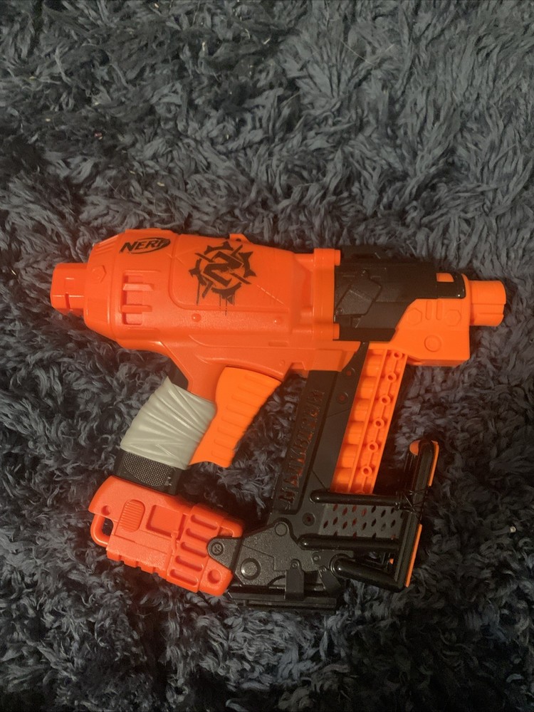 Nerf E2672 Survival  System with 8 Darts for Kids