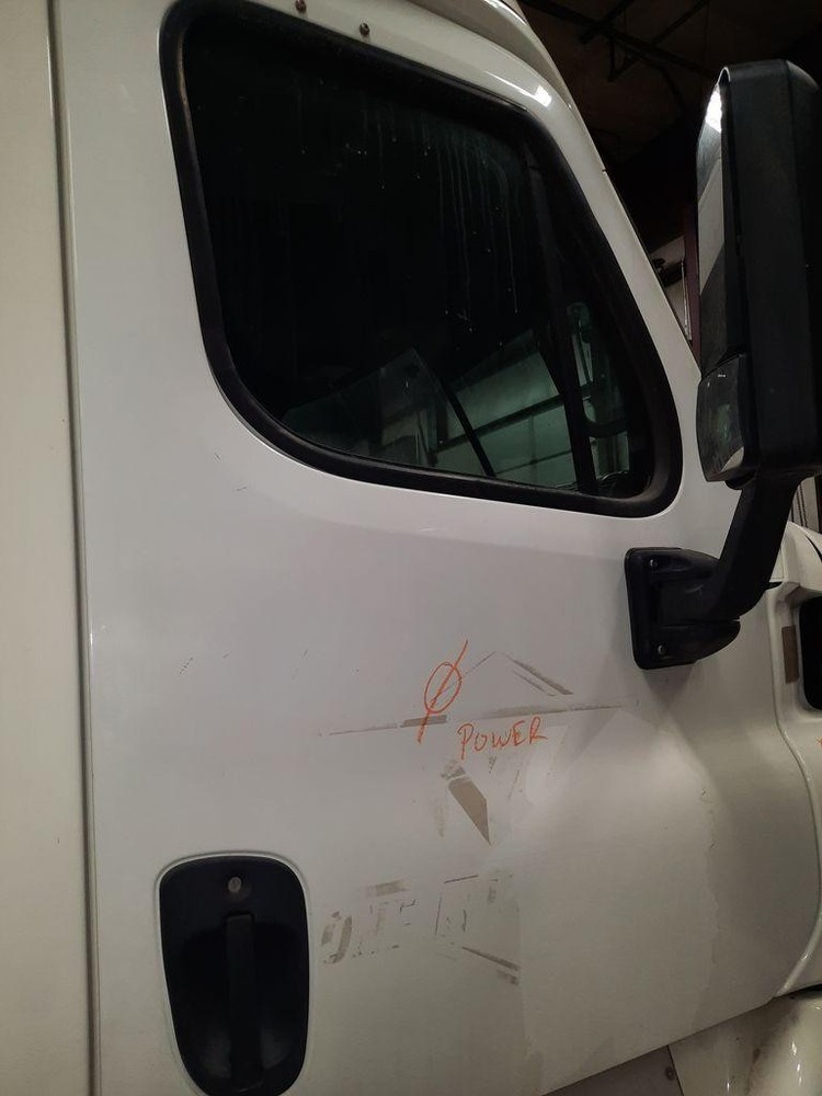 For 2016 FREIGHTLINER CASCADIA 113-125 DOOR ASSEMBLY Right ,  CO