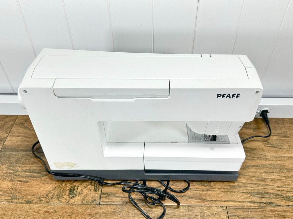 AS IS PLEASE READ PFAFF Creative Vision Sewing Machine Y166
