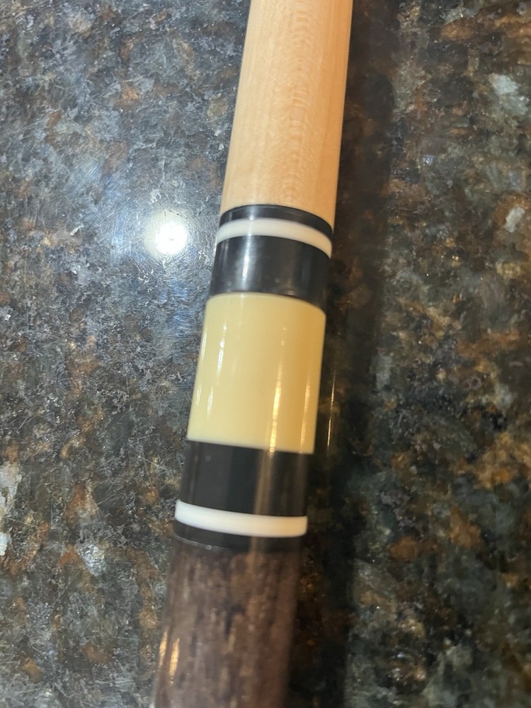 Crest Pool Cue Stick 2 Piece 18oz