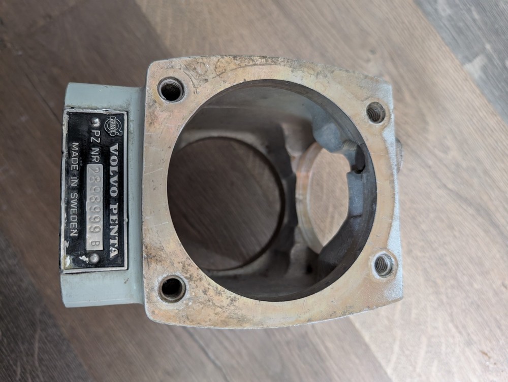 Volvo Penta OEM 832569 Gear Housing