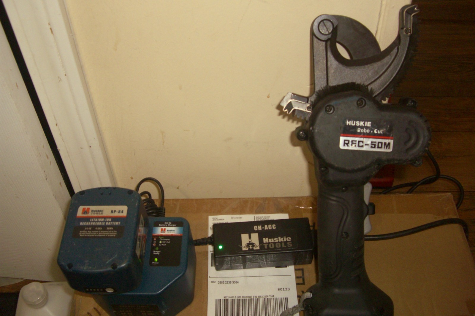 Huskie REC-50M Cable Cutter /Battery Charger/Battery