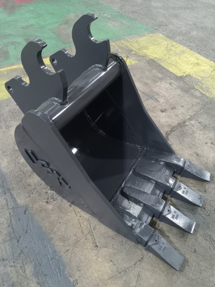 16 Inch Mini Excavator Bucket Fits Machines 5,000 To 6,000 Lbs
