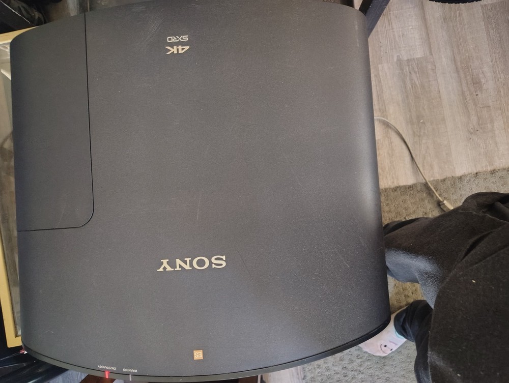 Sony VPL-VW885ES SXRD Projector