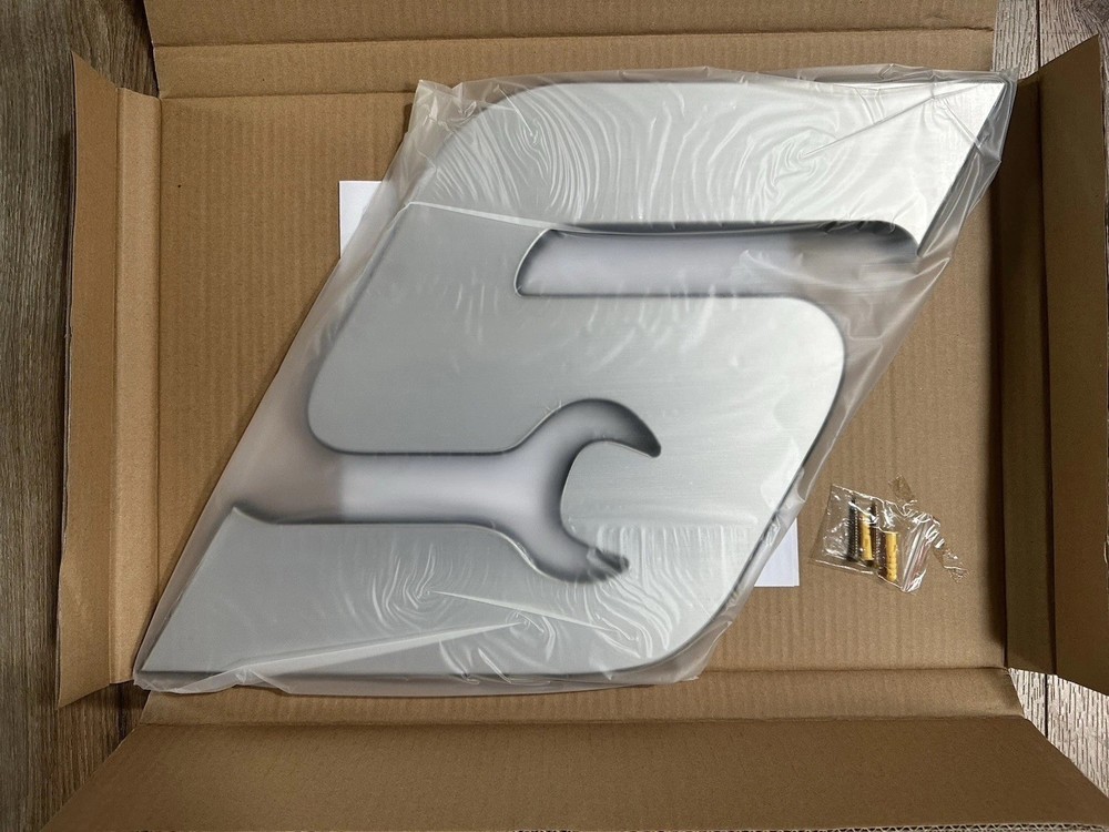 Snap-On Tools Limited Edition “S” Logo Wall Hanging w/ Mounting Hardware (NEW)