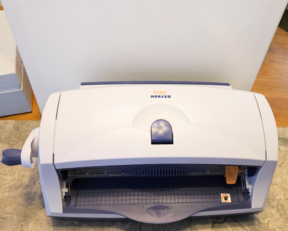 Craft System Sticker Label Magnet Maker & Laminator / Removable Cutter XYRON 900