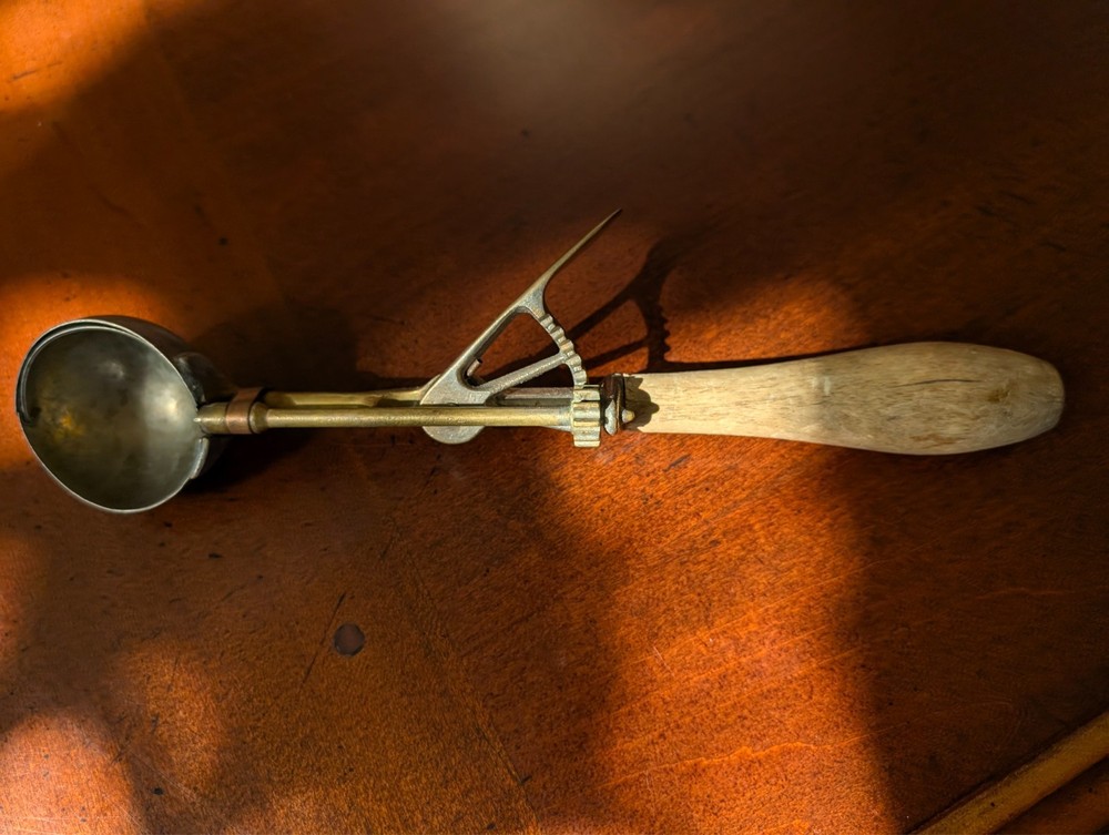 Antique ice cream scooper Geared Lever Release